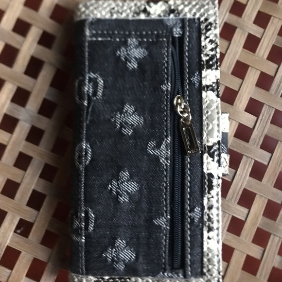 Guess wallet - Picture 4 of 4